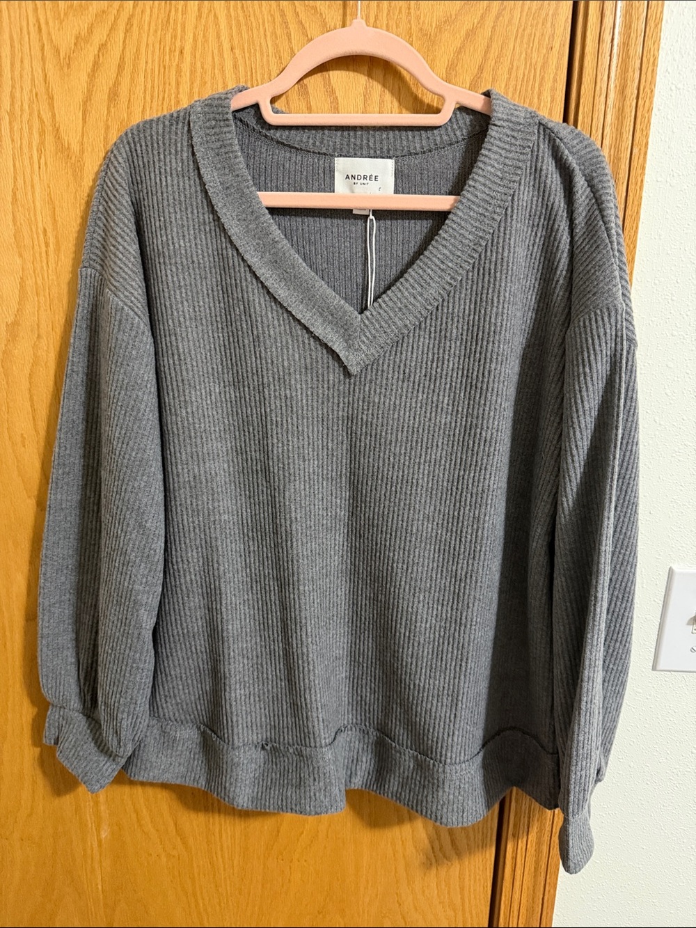 ANDREE BY UNIT Gray Ribbed V-Neck Sweater